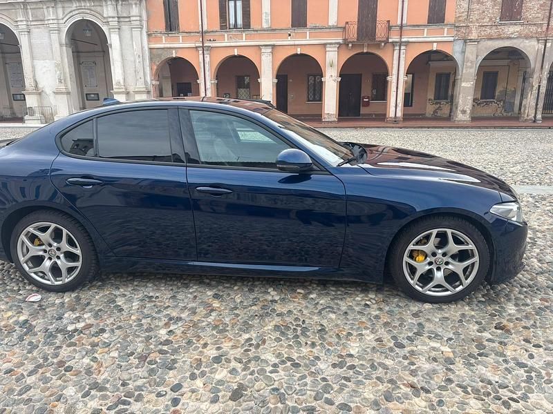 Usata Alfa Romeo Giulia Executive 160 CV (117 kW) 2019 Blu Berlina