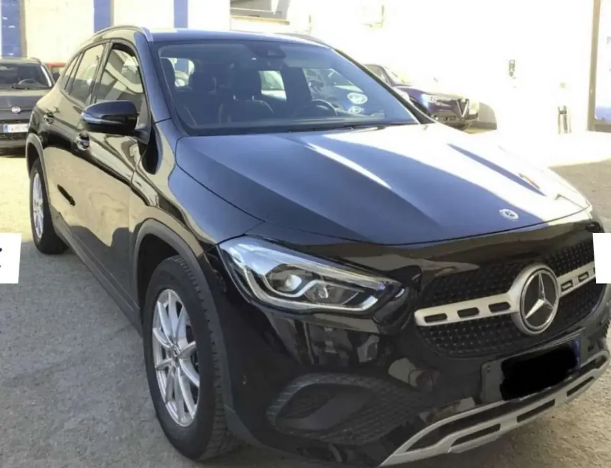Usata Mercedes GLA180 Business 116 CV (85 kW) 2021 Nero SUV