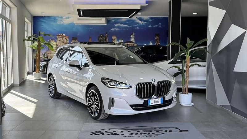 Bianco Usata 2022 BMW 218 Active Tourer Luxury Line Monovolume | 24.499 € (Ottimo prezzo) - Immagine 1/4