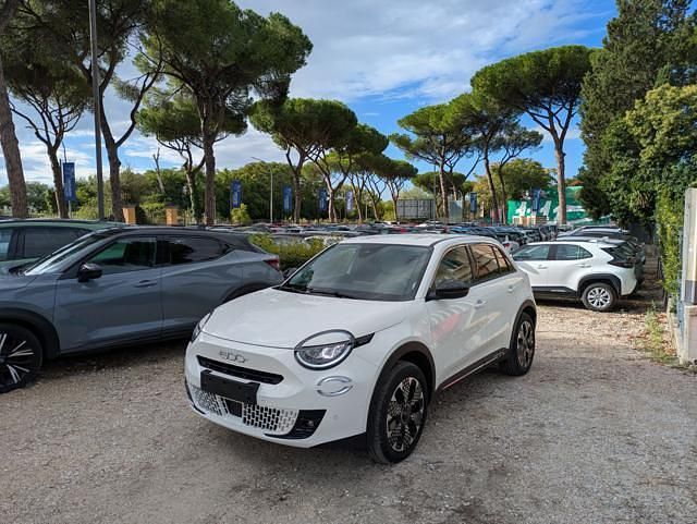 Bianco Usata 2024 Fiat 600 La Prima Monovolume | 20.950 € - Immagine 1/4