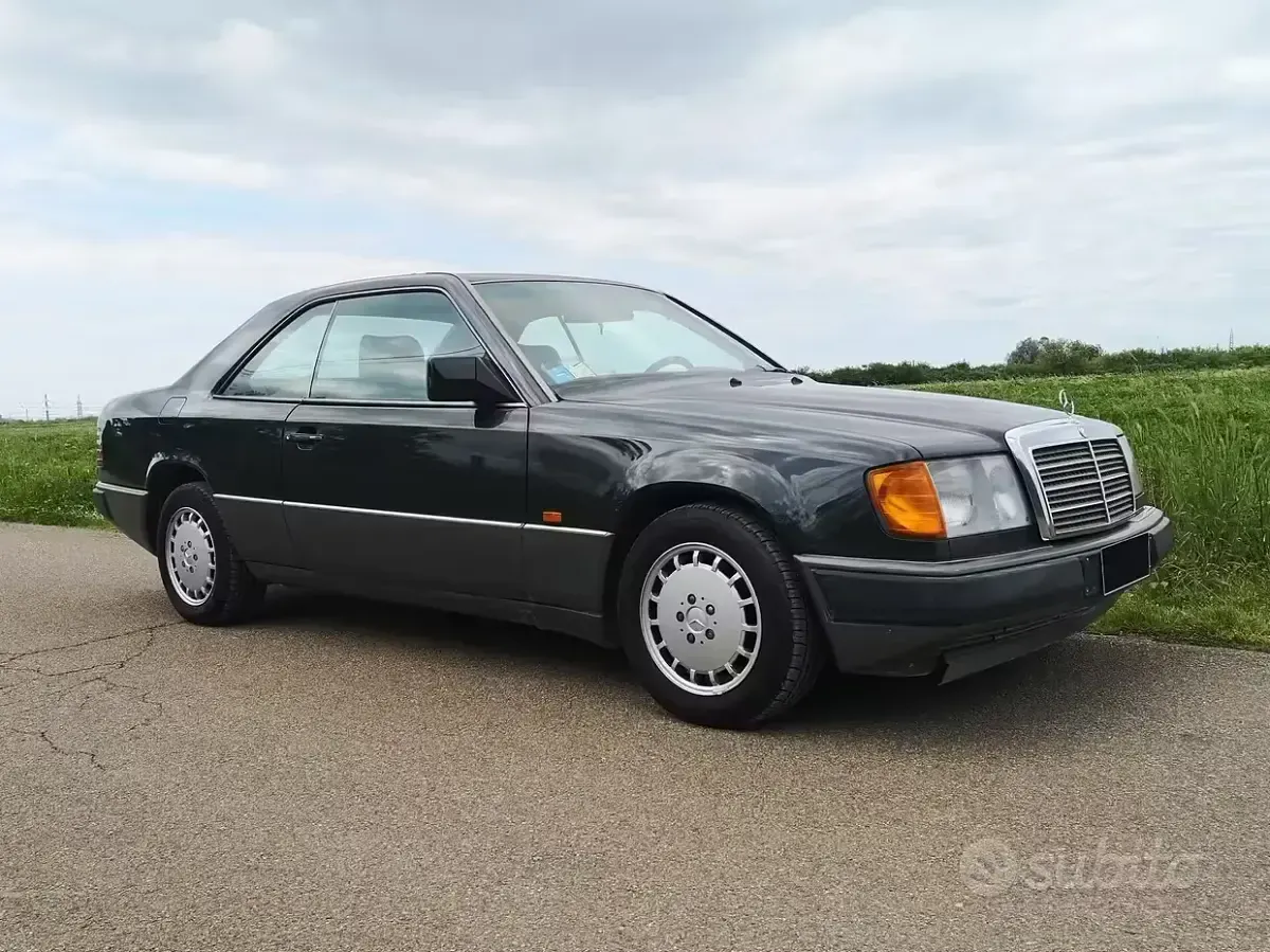 Usado Mercedes 200 122 CV (89 kW) 1991 Negro Coupe