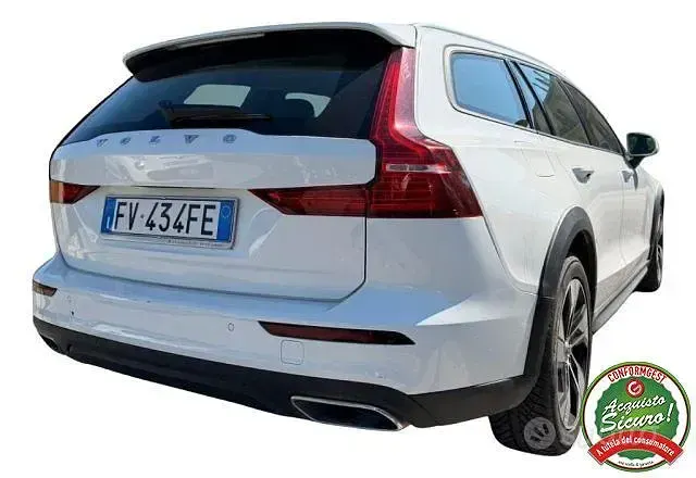Usata Volvo V60 CC Pro 190 CV (139 kW) 2019 Bianco Station wagon
