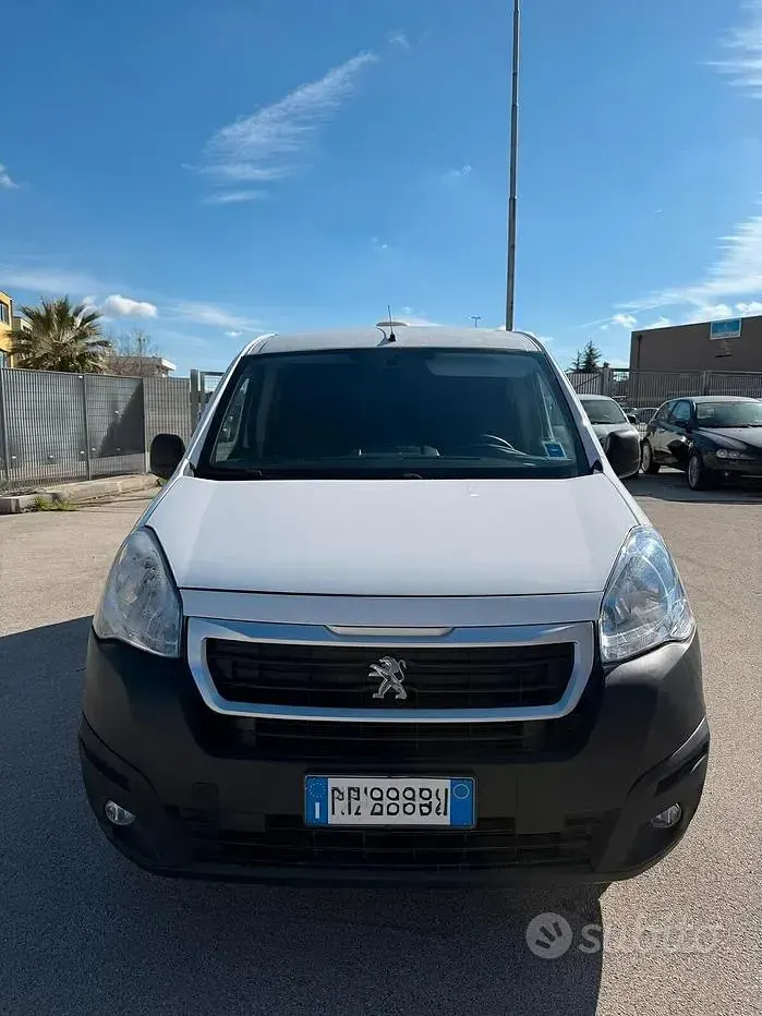 Gebraucht Peugeot Partner 75 PS (55 kW) 2018 Weiß Van / Kleinbus