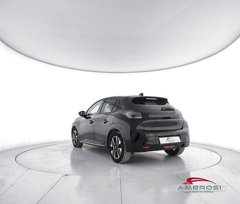 Usata Peugeot 208 Allure 101 CV (74 kW) 2025 Nero Utilitaria