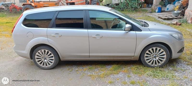 Käytetty Ford Focus 100 HP (73 kW) 2008 Harmaa Farmari