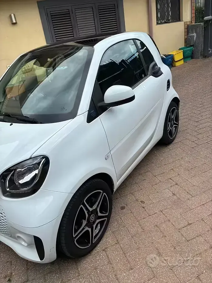 Usata Smart ForTwo Coupé 41 kW (56 CV) 2023 Bianco Utilitaria