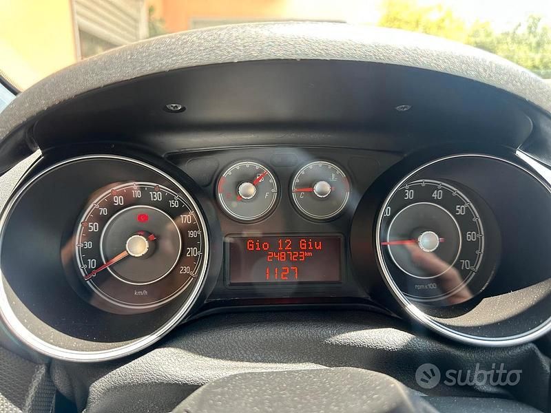 Usata Fiat Grande Punto 75 CV (55 kW) 2013 Bianco Utilitaria