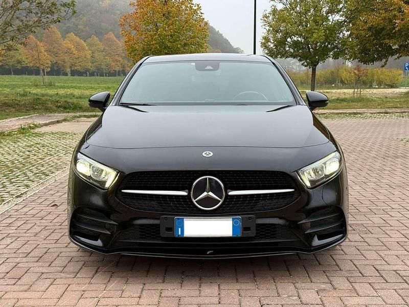 Nero Usata 2021 Mercedes A180 Edition Tre volumi | 24.500 € (Buon prezzo) - Immagine 1/4