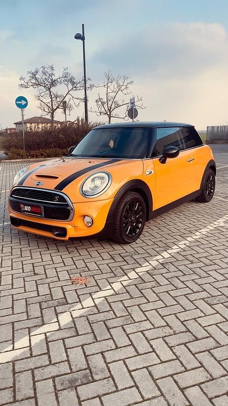 Arancione Usata 2015 Mini Cooper SD Coupé Coupé | 11.800 € (Buon prezzo) - Immagine 1/4