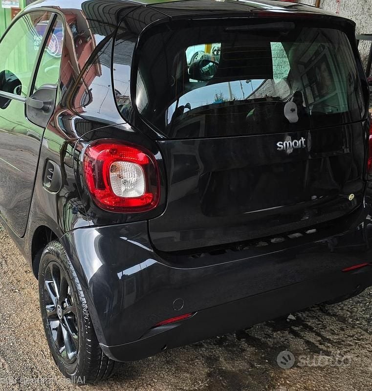 Usata Smart ForFour 71 CV (52 kW) 2016 Nero Utilitaria