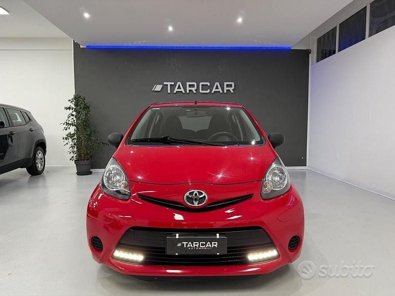 Usata Toyota Aygo Edition 68 CV (50 kW) 2014 Rosso Utilitaria