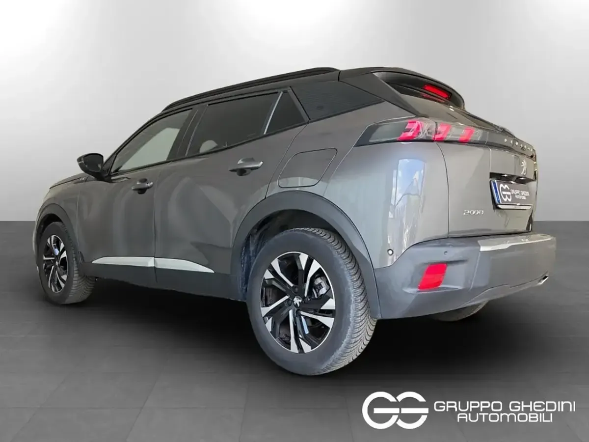Usata Peugeot 2008 GT 131 CV (96 kW) 2021 Grigio platino SUV