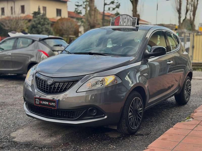Usata Lancia Ypsilon Silver 69 CV (50 kW) 2024 Grigio Utilitaria