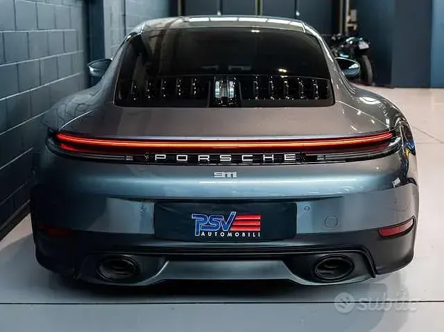 Usata Porsche 911 Carrera Sport 394 CV (289 kW) 2024 Grigio vanadio Coupé