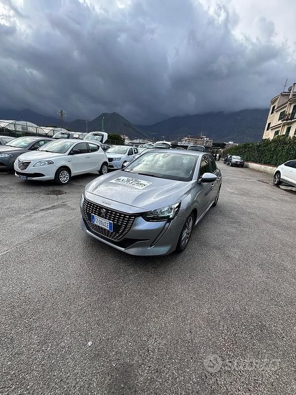 Usata Peugeot 208 Active 74 CV (54 kW) 2019 Grigio Utilitaria