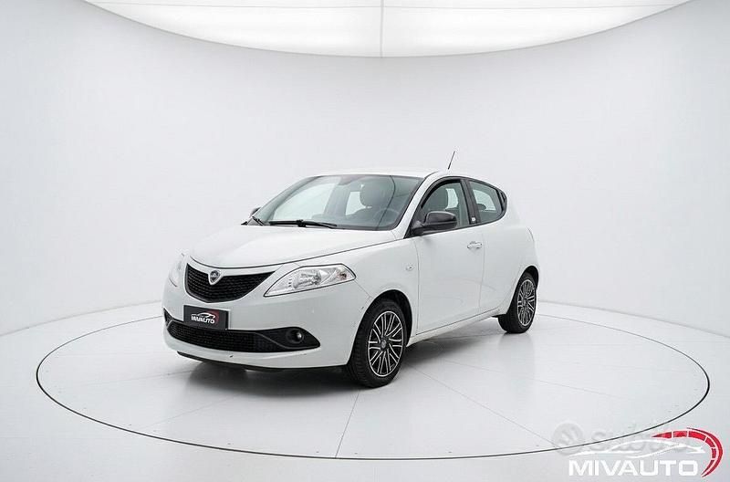 Usata Lancia Ypsilon 69 CV (50 kW) 2018 Grigio Utilitaria