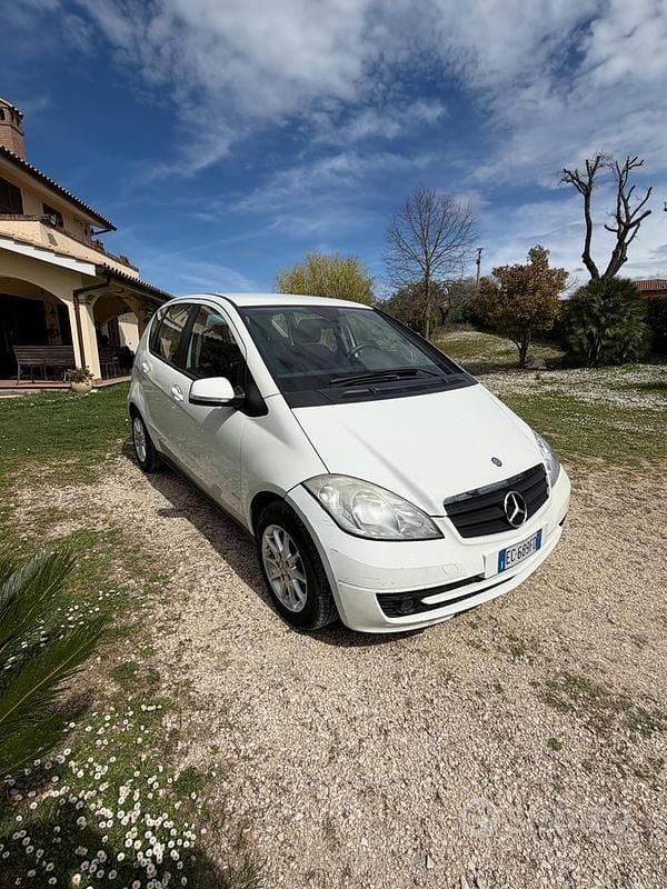Usata Mercedes A180 Avantgarde 108 CV (79 kW) 2011 Bianco Berlina