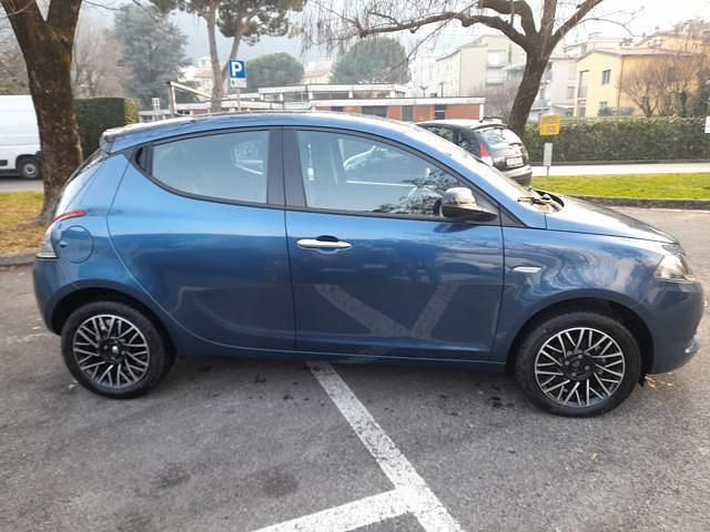 Usata Lancia Ypsilon S 69 CV (50 kW) 2024 Blu Utilitaria