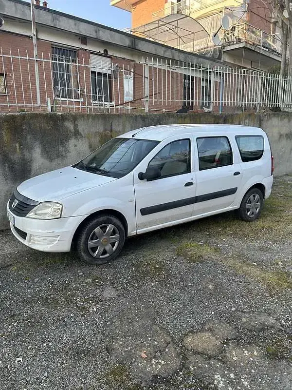 Usata Dacia Logan Lauréate 87 CV (63 kW) 2009 Station wagon