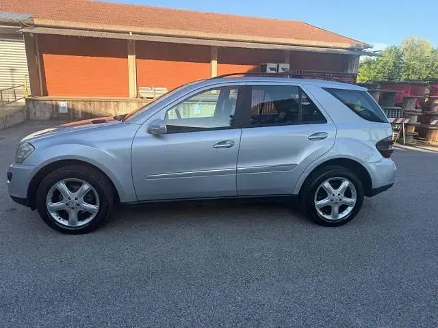 Usata Mercedes ML320 224 CV (164 kW) 2005 Grigio SUV