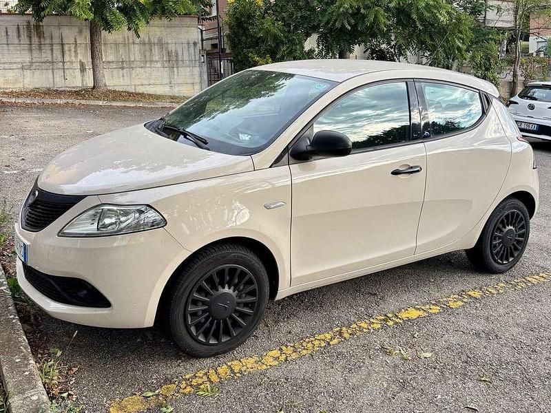 Bianco Usata 2018 Lancia Ypsilon Due volumi | 7900 € (Buon prezzo) - Immagine 1/4