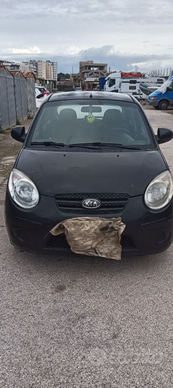 Nero Usata 2008 Kia Picanto Due volumi | 1800 € (Buon prezzo) - Immagine 1/4