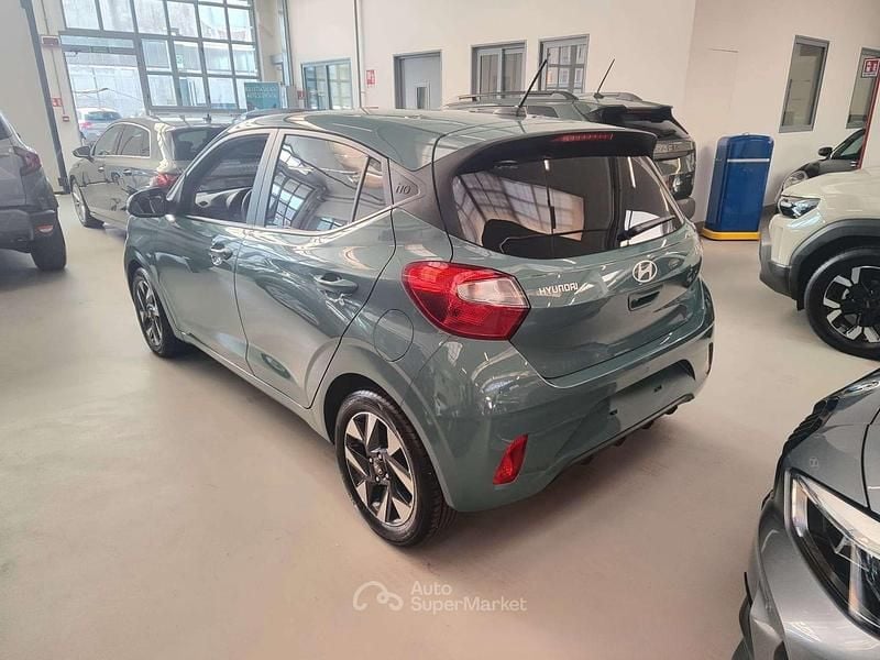 Usata Hyundai i10 63 CV (46 kW) 2025 Mangrove green Utilitaria