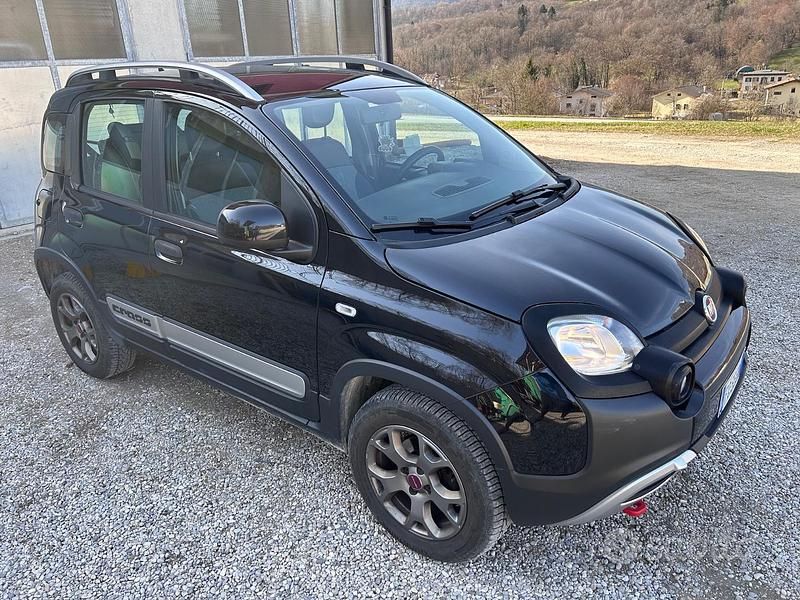 Usata Fiat Panda Cross Cross 95 CV (69 kW) 2016 Nero Utilitaria