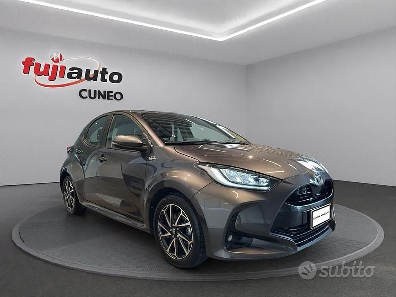 Usata Toyota Yaris Hybrid Trend 116 CV (85 kW) 2022 Dark grey met Utilitaria