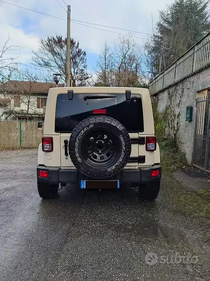 Usata Jeep Wrangler Sahara 177 CV (130 kW) 2011 SUV