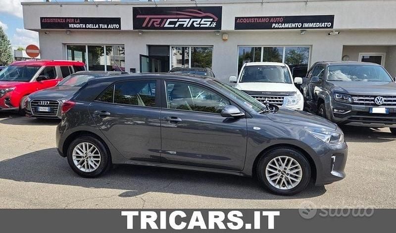 Grigio Usata 2019 Kia Rio Tre volumi | 9490 € - Immagine 1/4