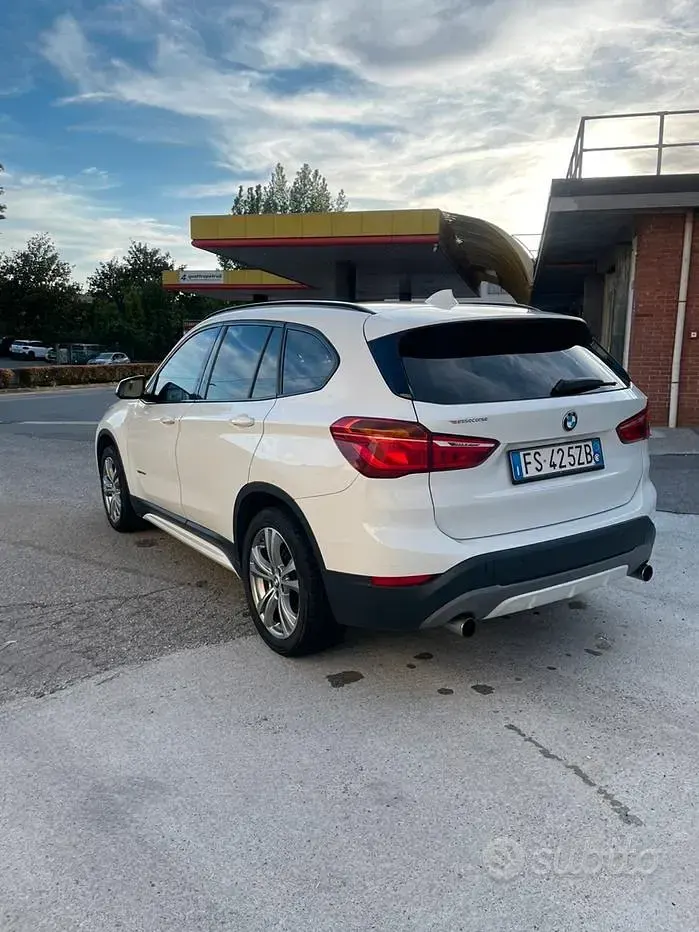 Usata BMW X1 Efficient Dynamics 190 CV (139 kW) 2016 Bianco SUV