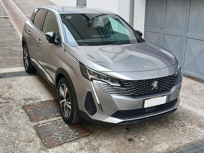 Grigio Usata 2023 Peugeot 3008 Allure SUV | 19.900 € (Super prezzo) - Immagine 1/4