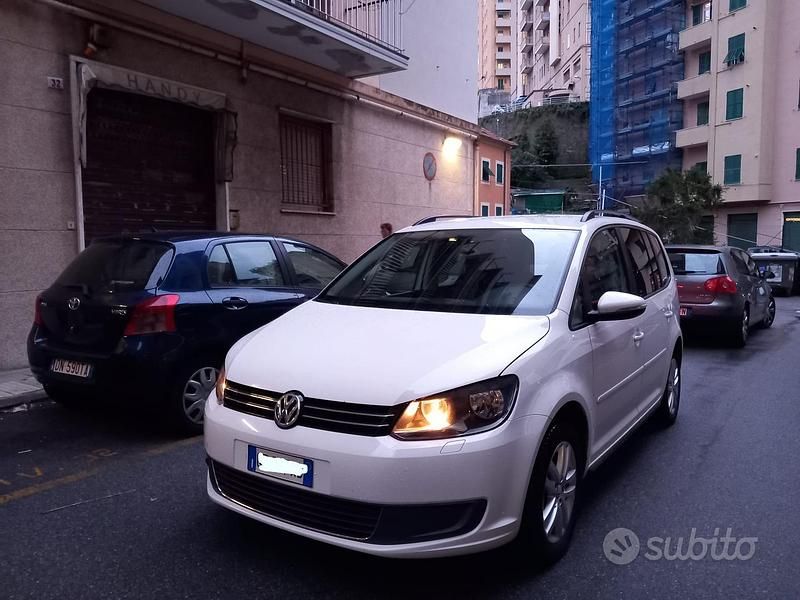 Bianco Usata 2013 VW Touran Business Monovolume | 9800 € (Molto cara) - Immagine 1/4