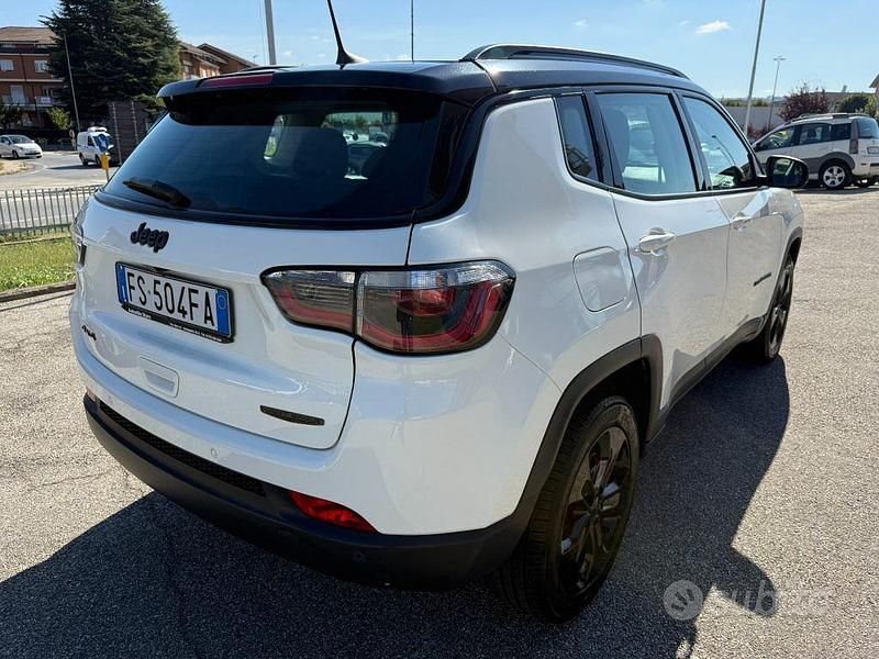 Usata Jeep Compass Night Eagle 140 CV (102 kW) 2018 Bianco pastello SUV