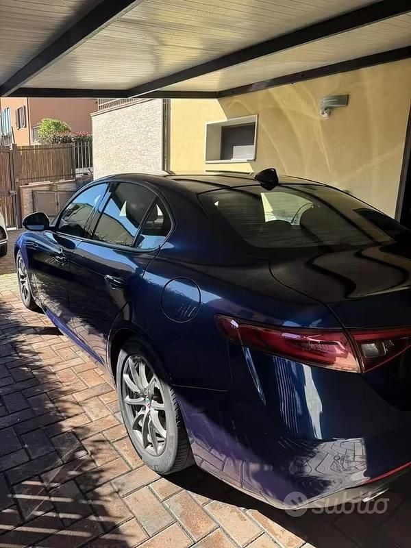 Usata Alfa Romeo Giulia 150 CV (110 kW) 2017 Blu Berlina