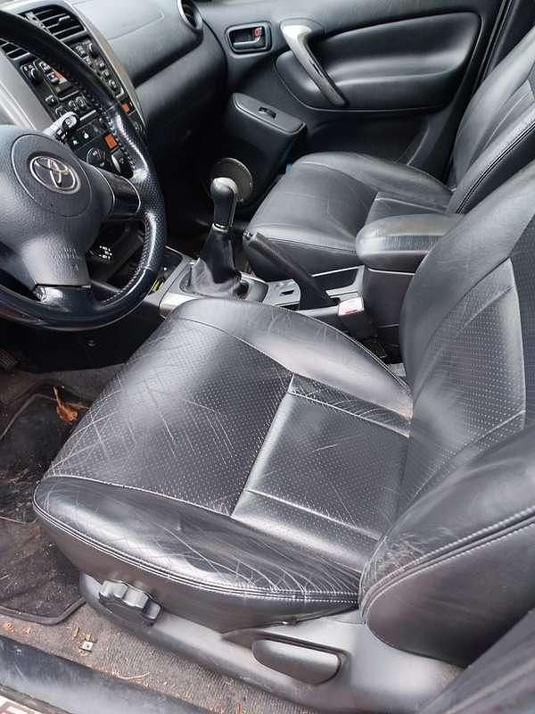 Usata Toyota RAV4 Sol 116 CV (85 kW) 2006 Argento SUV