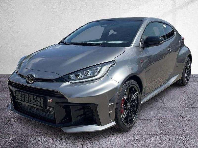 Usata Toyota Yaris 280 CV (205 kW) 2024 Grigio Utilitaria