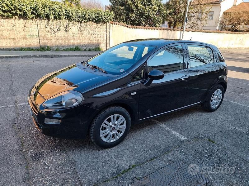 Usata Fiat Punto Lounge 69 CV (50 kW) 2014 Nero Utilitaria