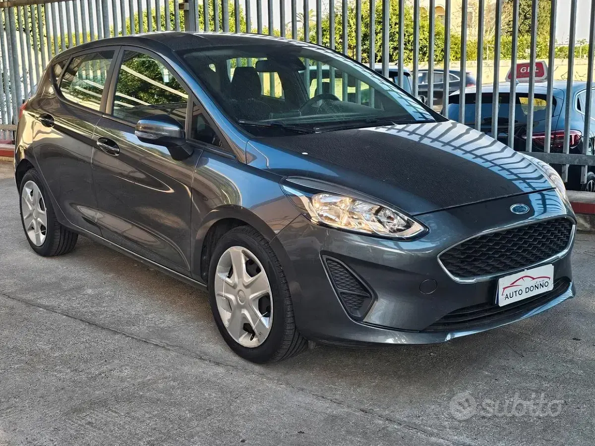 Usata Ford Fiesta 85 CV (62 kW) 2017 Grigio Utilitaria