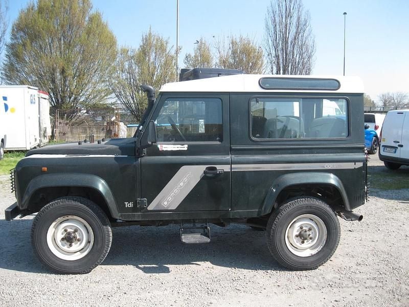 Usata Land Rover Defender 113 CV (83 kW) 1998 Verde Station wagon