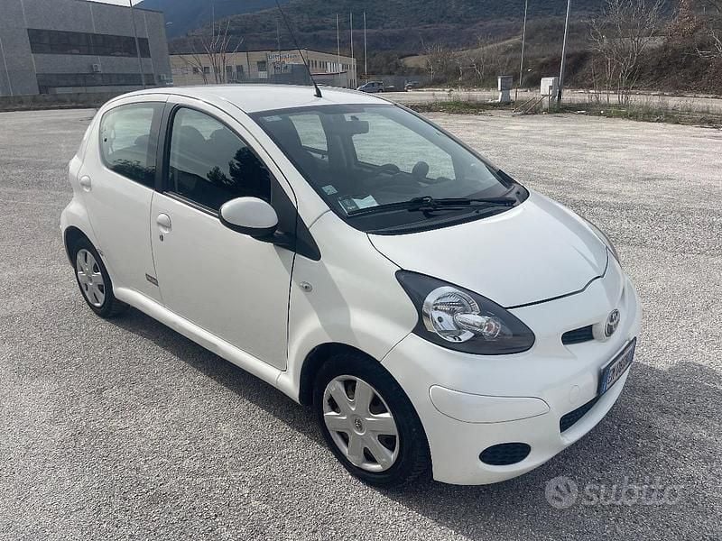 Usata Toyota Aygo 67 CV (49 kW) 2012 Utilitaria