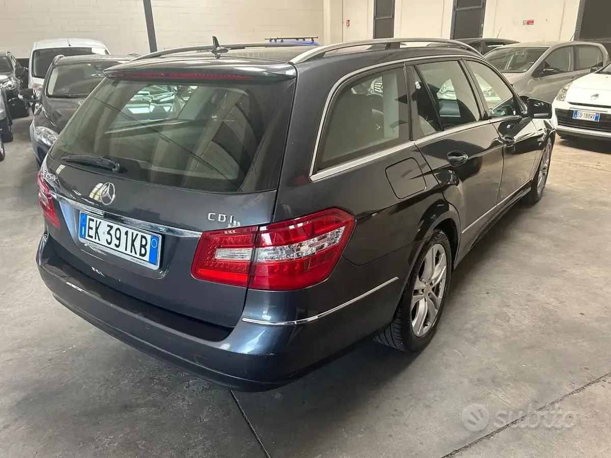 Usata Mercedes E250 Avantgarde 204 CV (150 kW) 2011 Grigio Berlina