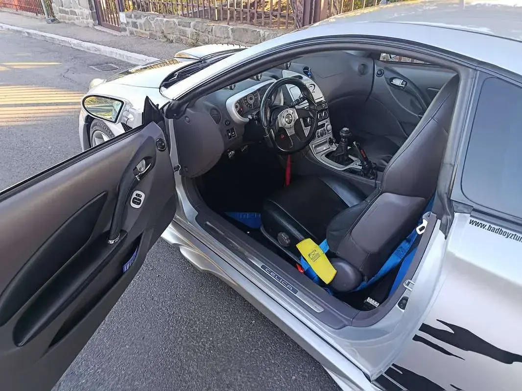Usata Toyota Celica T2 143 CV (105 kW) 2002 Argento Coupé