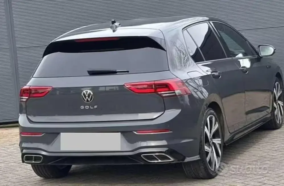 Usata VW Golf VIII R-line 131 CV (96 kW) 2024 Grigio Berlina