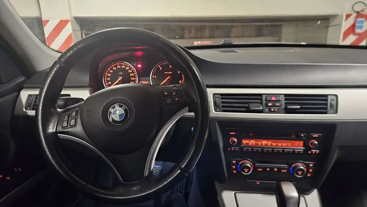 Usata BMW 320 Comfort Edition 177 CV (130 kW) 2009 Argento Station wagon