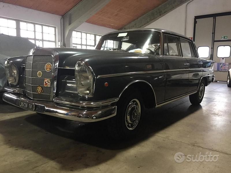 Begagnad Mercedes 300 SE 1960 Grå Sedan