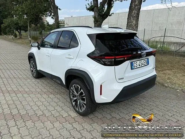 Usata Toyota Yaris Cross Lounge 92 CV (67 kW) 2023 Bianco SUV