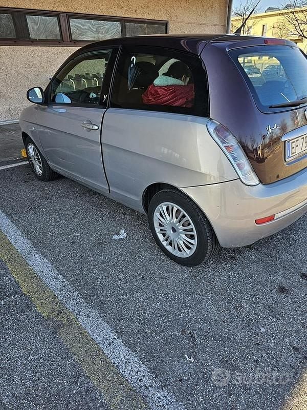 Usata Lancia Ypsilon 60 CV (44 kW) 2011 Grigio Utilitaria