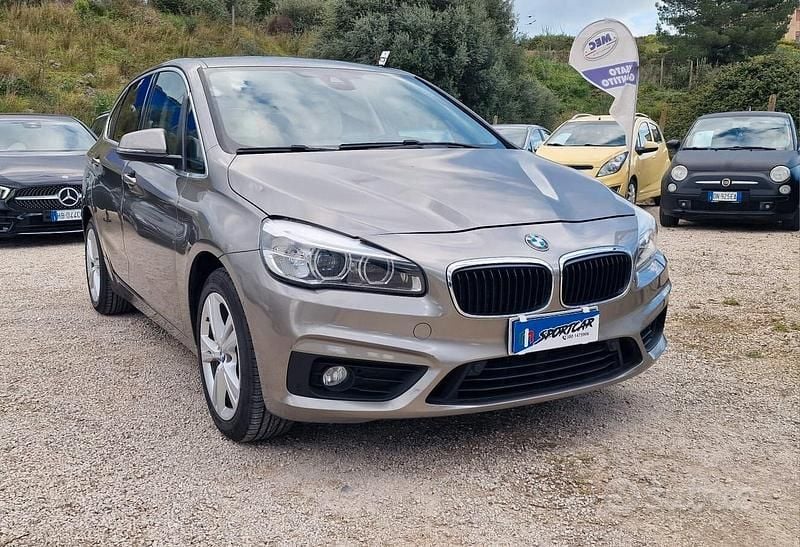 Begagnad BMW 220 Efficient Dynamics 190 HK (139 kW) 2015 Brun Minibuss